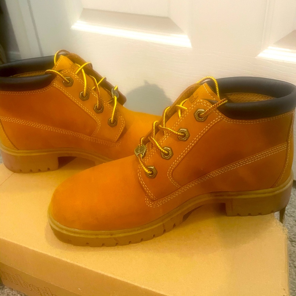 Women’s low top Timberland boots